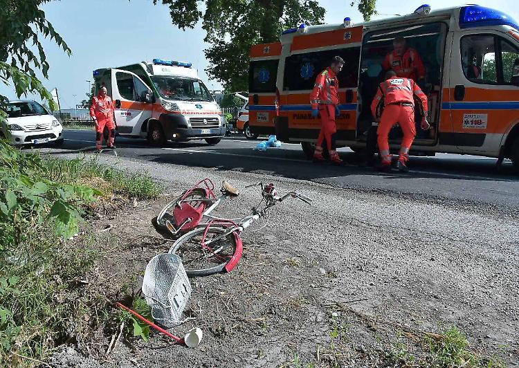 Travolta con la mamma in bicicletta
Bozzolo, la bambina è sempre grave