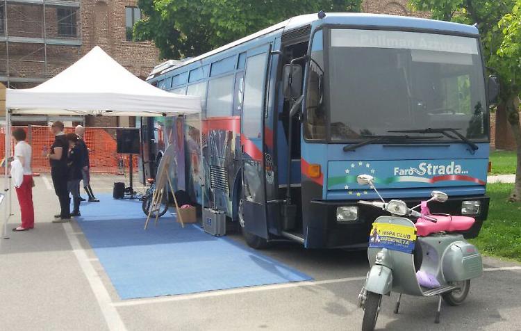 Un bus azzurro per salvare vite