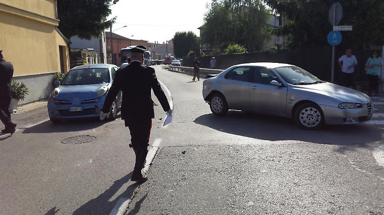 Tamponamento tra due auto a Vicomoscano