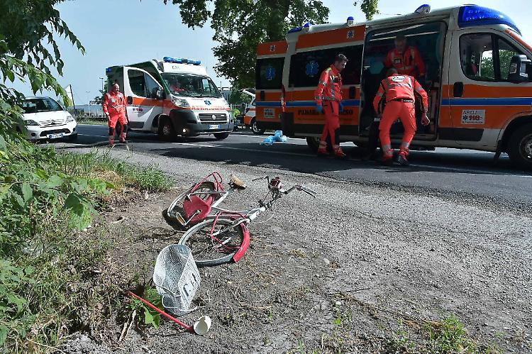 E' morta la bimba investita in bici