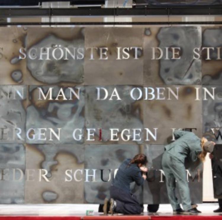 UOMINI IN GUERRA MENSCHEN IM KRIEG 