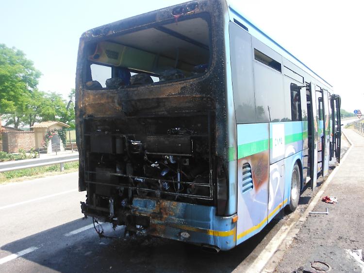 Autobus Km in fiamme