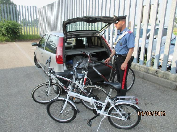 In auto tre bici appena rubate
Presa coppia di 20enni