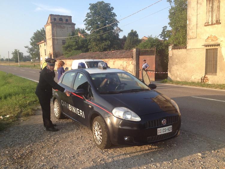 In preda a un raptus, 69enne 
uccide il marito con il candelabro