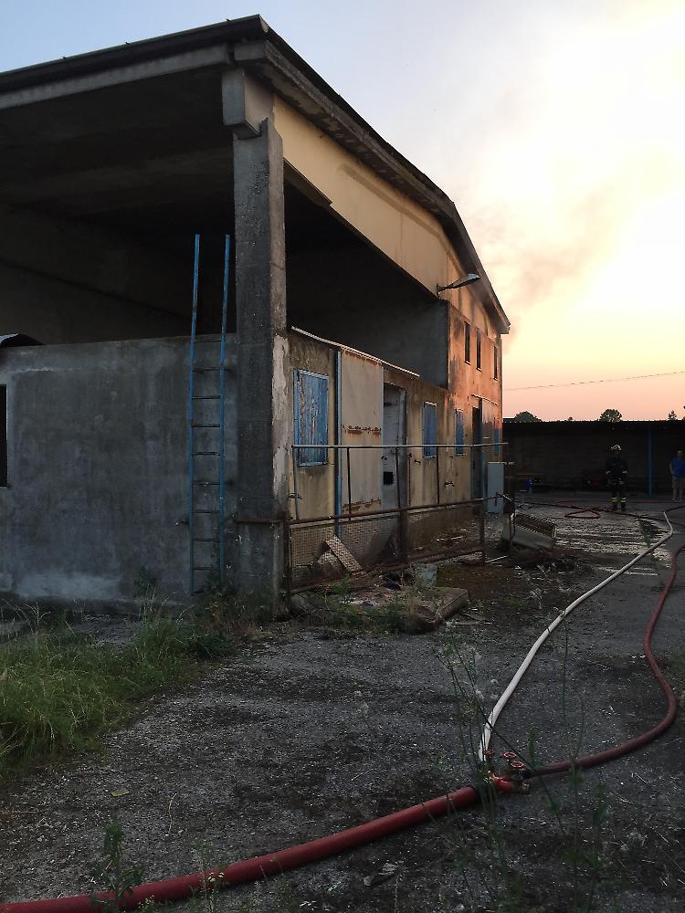Appartamento distrutto dalle fiamme