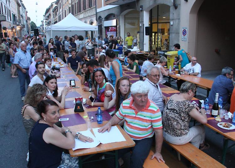 Via Buoso da Dovara in festa