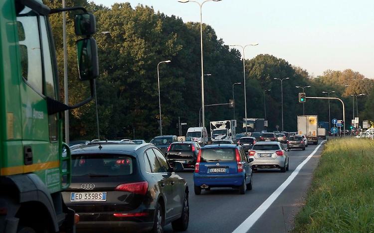 Occhio al rosso, multa garantita
Telecamera contro i ‘furbetti’ delle code