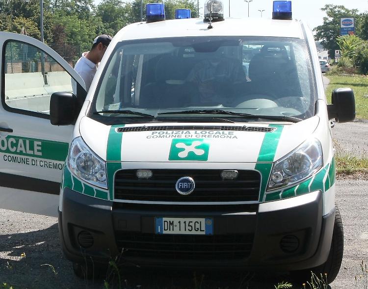 Spari contro le auto dei vicini, denunciato un ragazzo