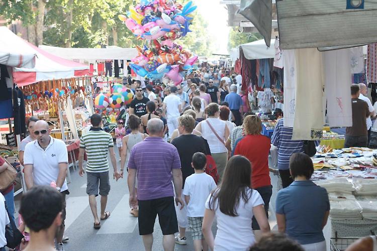 Fiera di San Pietro, domenica 25 giugno tornano le bancarelle in viale Po