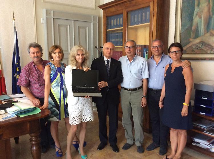 I commercialisti regalano un pc al tribunale