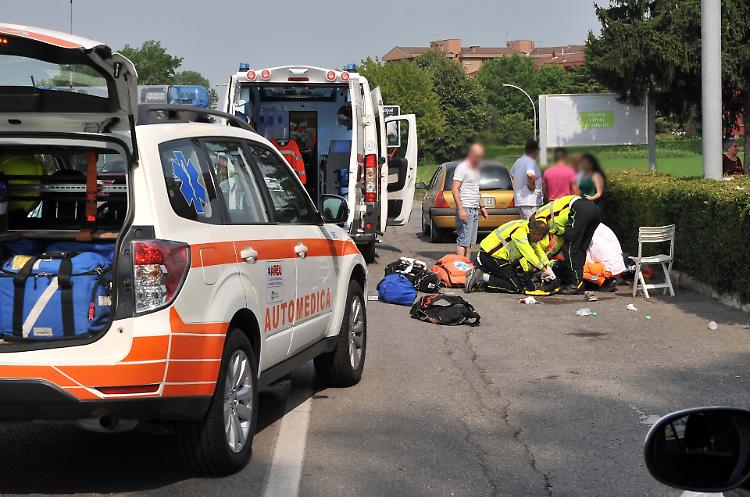 Incidente in via Milano, motociclista all'ospedale