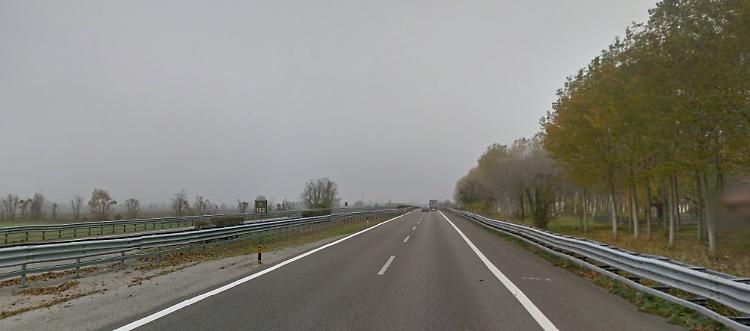 Schianto con la moto in A21, muore turista giapponese