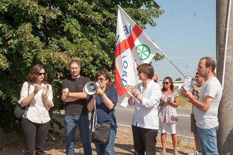 Migranti e polemiche a Picenengo, ispettori Asl nelle ex scuole