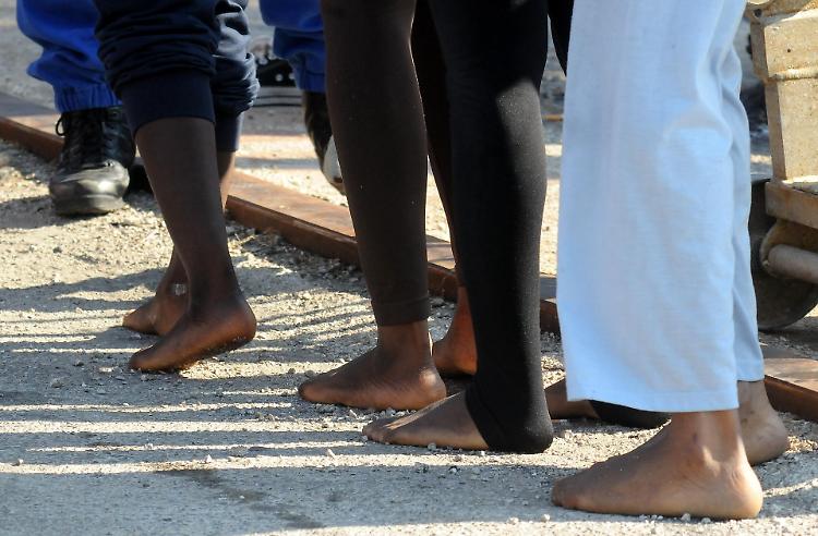Primi migranti in via Civerchi