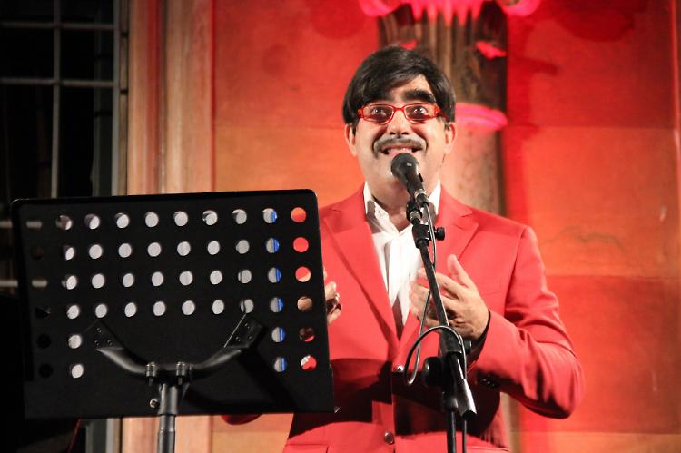 Con Elio il melodramma si fa ironico
