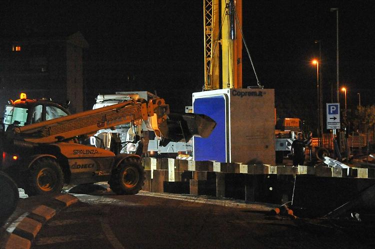Sottopasso, si lavora di notte: operazione 'spettacolare'