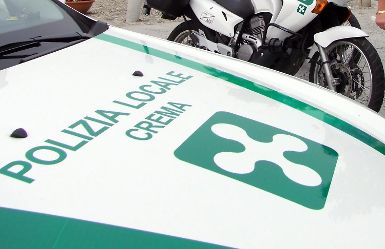 Non si ferma all'alt dei vigili, fuga e inseguimento: preso a Ombriano