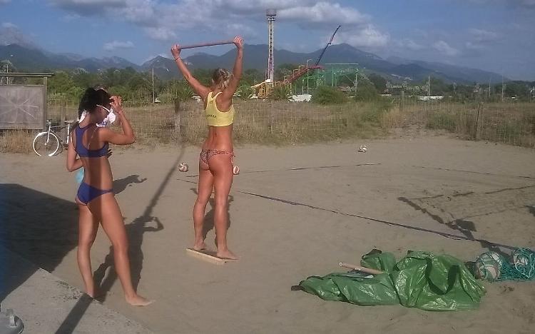 Pomì, primo allenamento: stretching, poi subito la palla