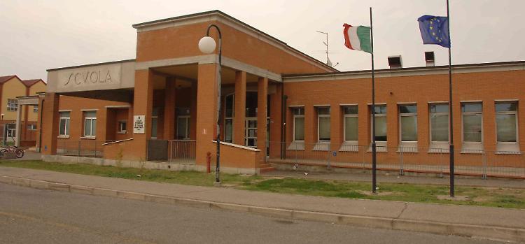Scuola Vanoni, via i pluviali