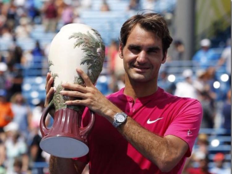Roger Federer fermo per infortunio