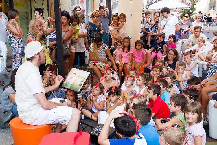 La gallina 'Luisa' conquista i bambini