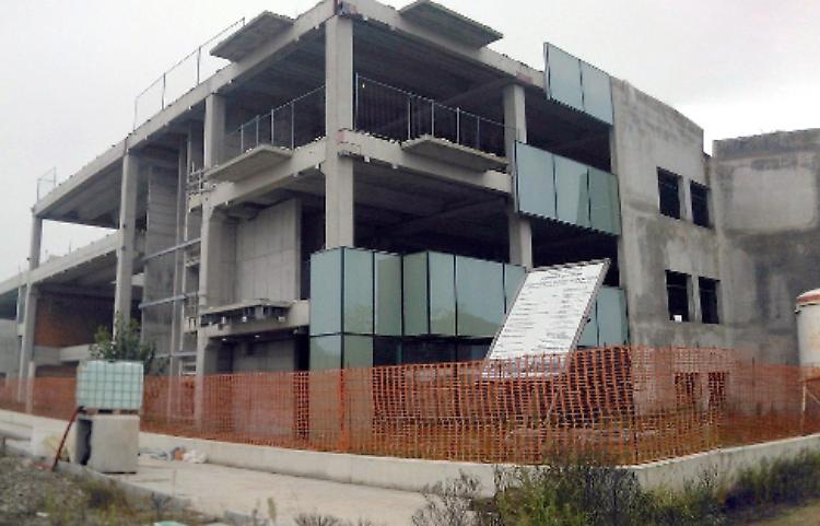 Un supermercato nell'ex scuola di Cl