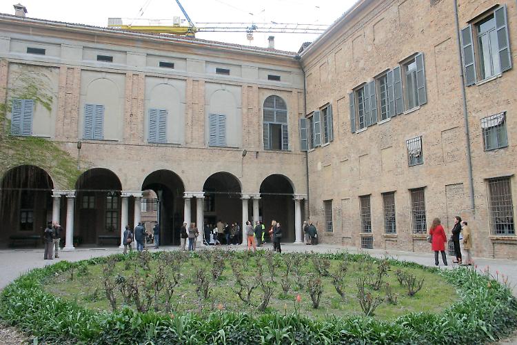 Palazzo Grasselli si sdoppia. Un'ala concessa ai privati