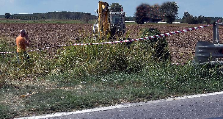 Trancia un cavo interrato dell'Enel. Arrivano i pompieri