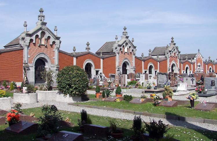 Cimitero nei mirino dei ladri Magro bottino, molti i danni