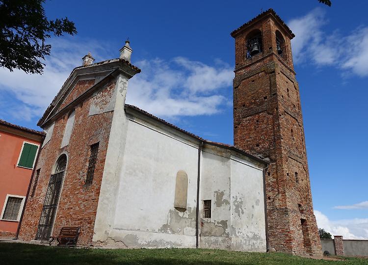 Il vescovo riapre al cultola  chiesa millenaria di Pieve San Maurizio