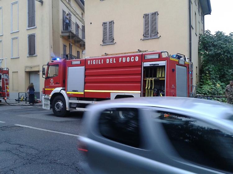Incendio, garage distrutto