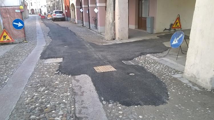 Federici: "Patacca d'asfalto sulla strada"
