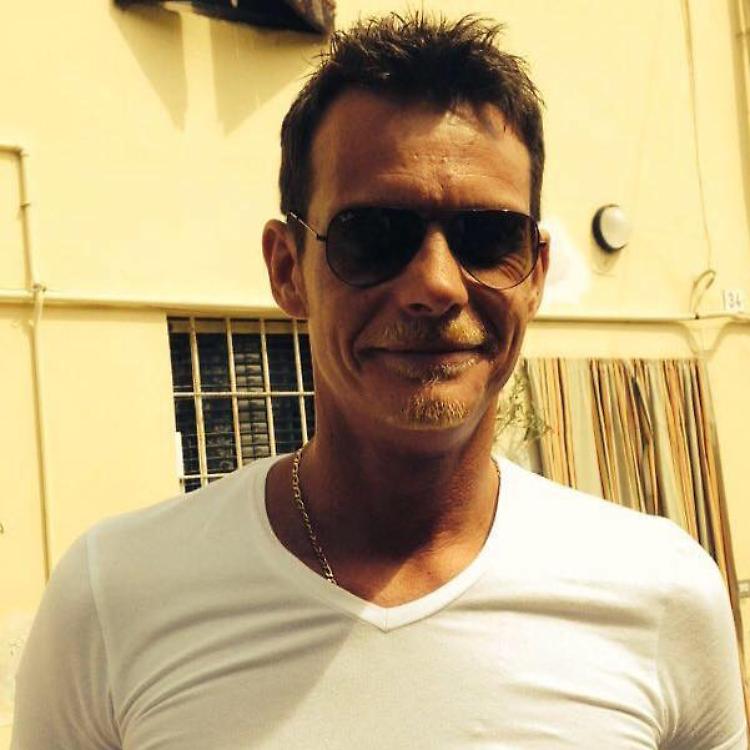 Incidente nella notte sulla A4, muore Emiliano Romani