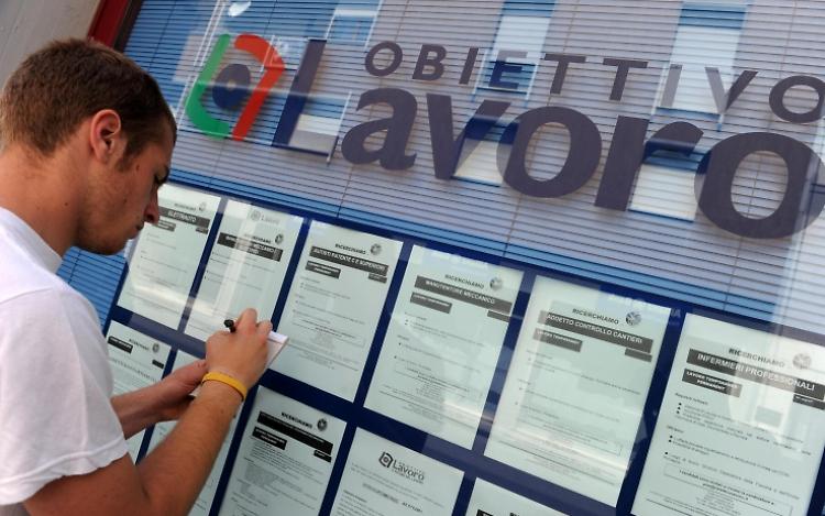 Sfuma la certezza del posto fisso a vita