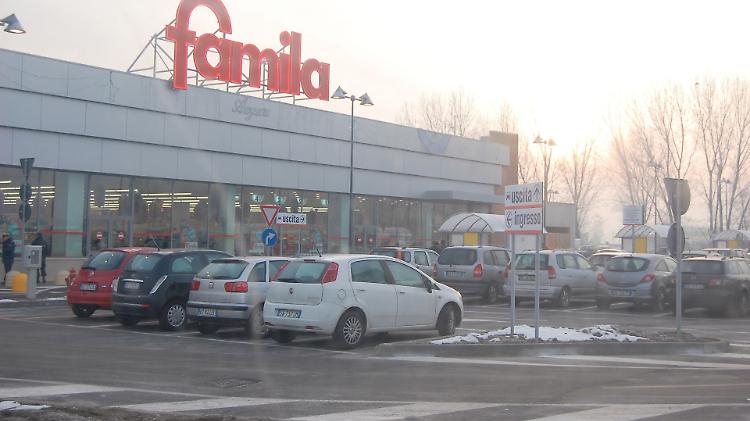 Trova e non restituisce una borsa, denunciato 