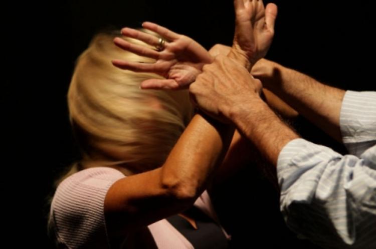 Violenze e molestie alla ex compagna: disposto il divieto di avvicinamento