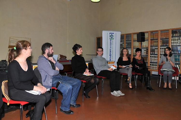 I talenti locali della parola fanno il pieno in biblioteca