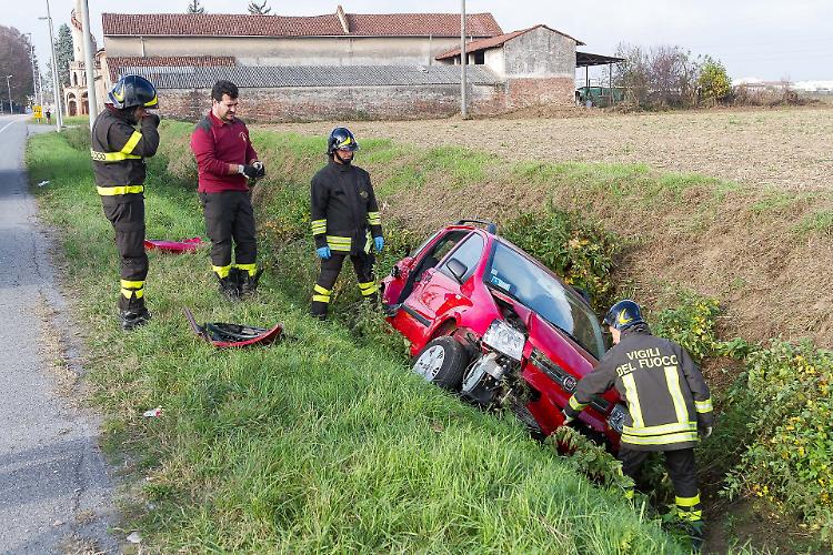 Scontro tra auto, 52enne resta ferita