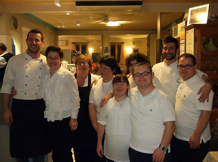 La solidarietà in cucina. I ragazzi Anffas le star