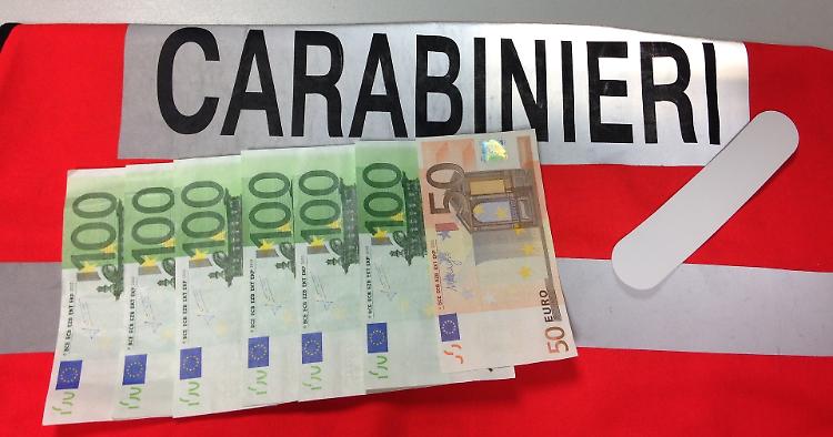 Sedicente prete spacciatore di banconote false