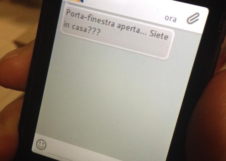 Gruppi su WhatsApp antifurti, cittadini uniti contro i ladri