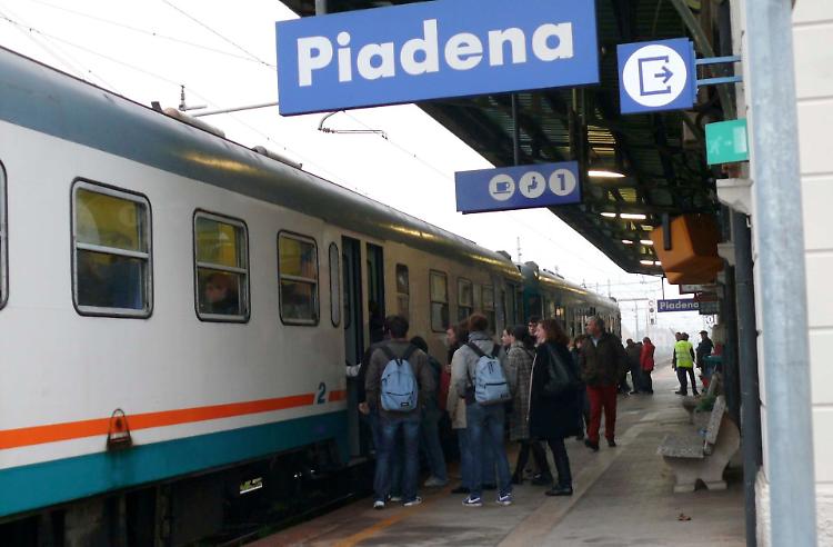 Guasto al passaggio a livello: ritardi e disagi sulla Parma-Brescia