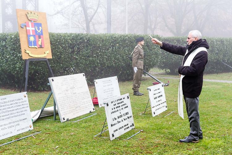 Ricollocati i cippi della 'Manfredini'