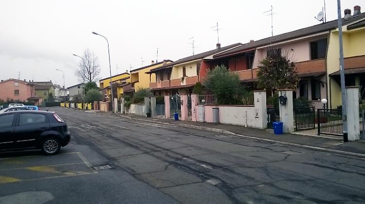 Bimbo mette in fuga i ladri