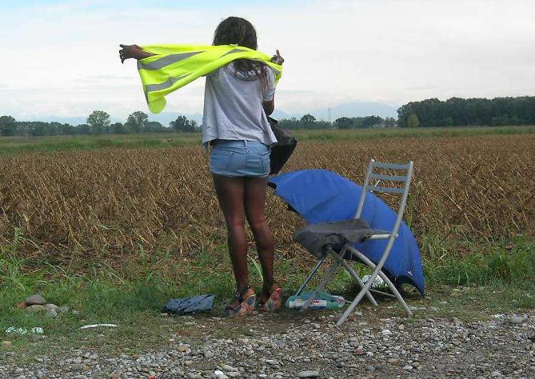 Prostitute senza giubbino catarifrangente, altre multe