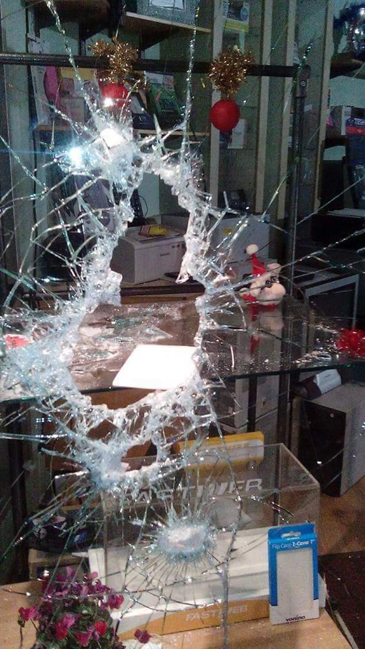 Spaccata nella notte da ErregierreRubati tablet e telefonini 