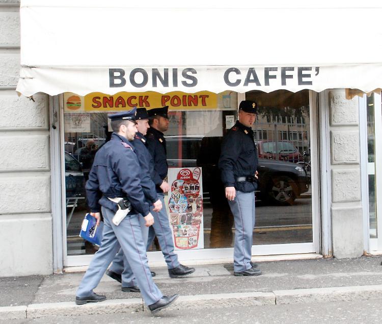 Birre non pagate e rissa, Bonis chiuso tre giorni
