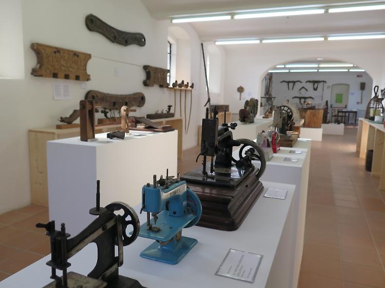 In mostra al Museo del lino di Pescarolo gli attrezzi da lavoro e gli oggetti devozionali