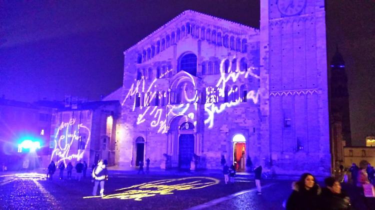 Luci sul  duomo di ParmaLa firma è di Nereo Rotelli