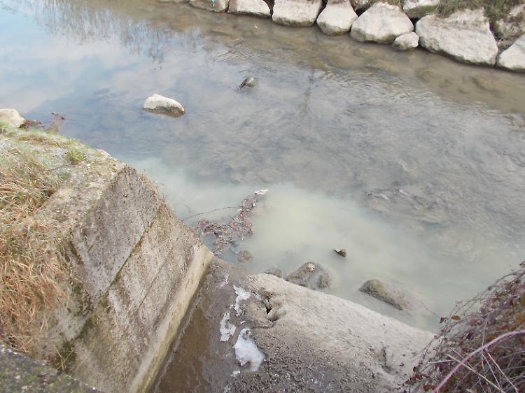 Casalbuttano, nuovo sversamento nel Naviglio Civico